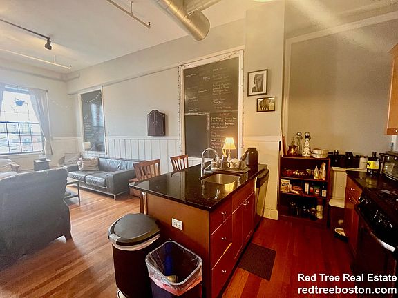 2nd image of 6 Spice St Unit 6