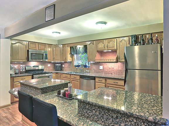4th image of 3821 N Narragansett Ave APT 1S