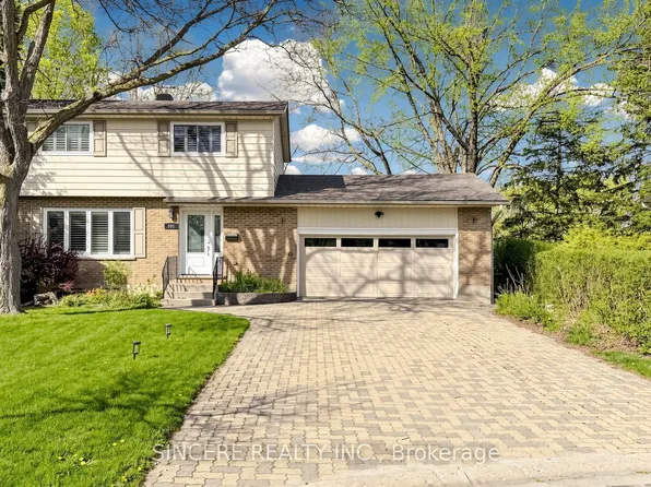 592 Canewood Cres, Waterloo, ON N2L 5P5