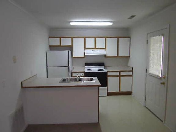 5th image of 313 E Elm St