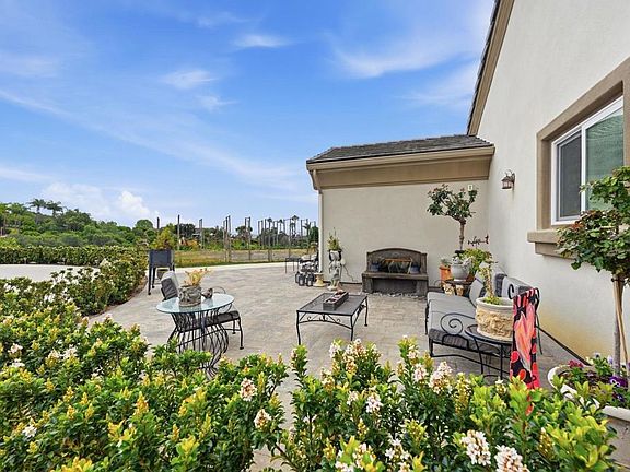 3rd image of 3600 Linda Vista Dr