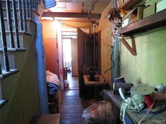3rd image of 32 Railroad Ave