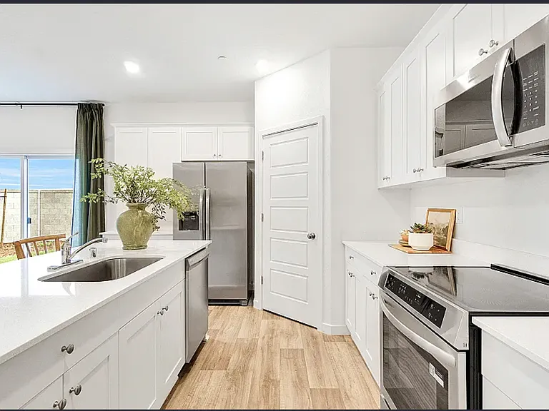 4425 N Madelyn Ave — Photo 3