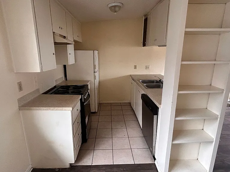 2408 Longview St — Photo 4