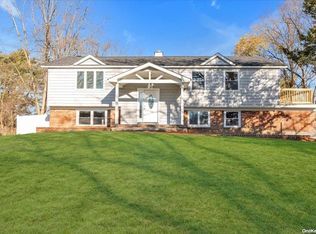 32 Malvern Ln, Stony Brook, NY 11790