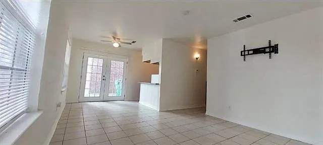 216 Marion Ct — Photo 3