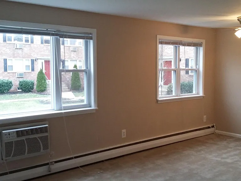 17 W Chester Pike — Photo 4