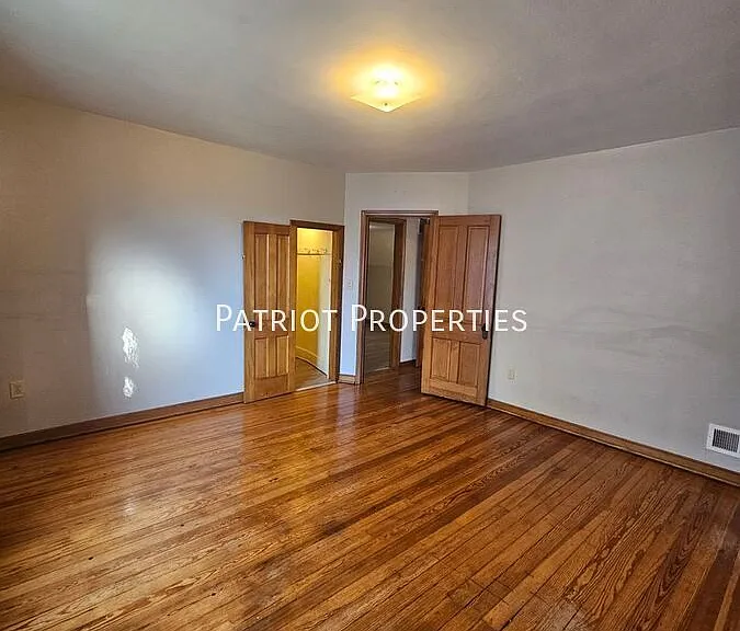 603 1/2 N Superior Ave — Photo 21
