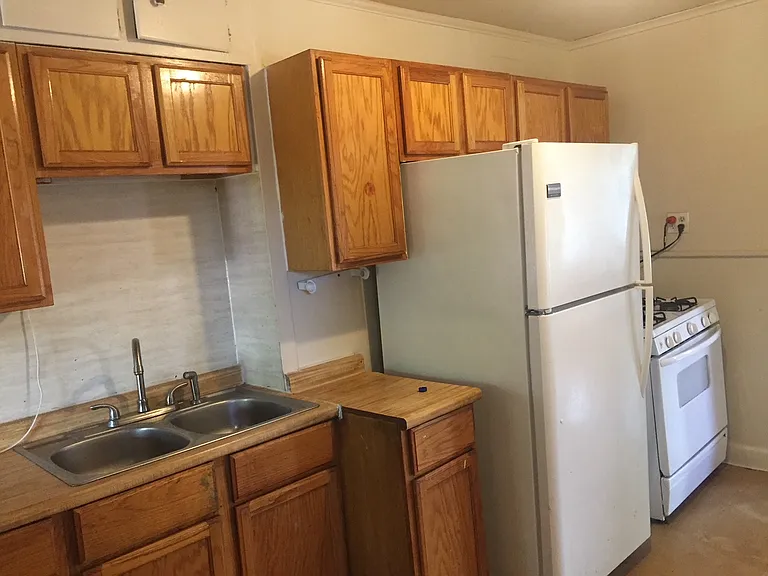 32 Center St — Photo 13