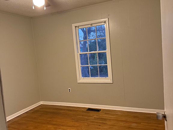 5th image of 3120 Hillcrest Ave