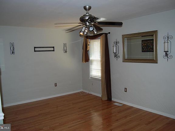 5th image of 2849 Bowes Ln