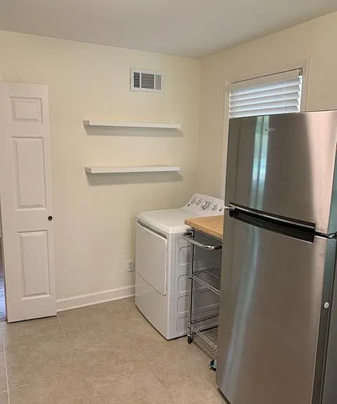 196 Leonora Dr — Photo 10