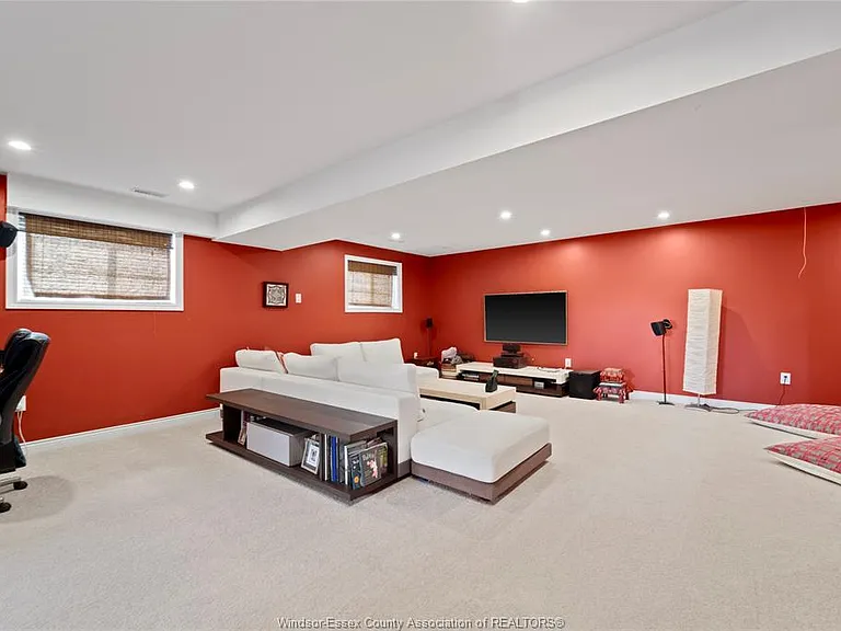 398 Poplar Dr — Photo 27