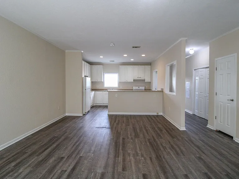 122 Meadows Ln — Photo 6