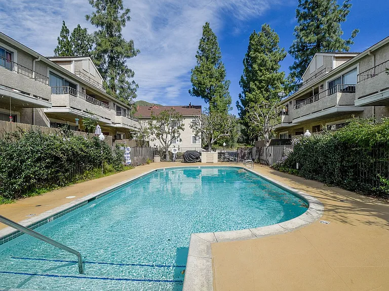 15520 Foothill Blvd — Photo 15
