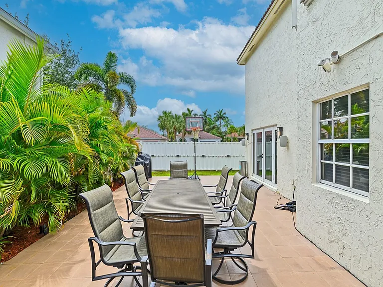 101 Gables Blvd — Photo 23