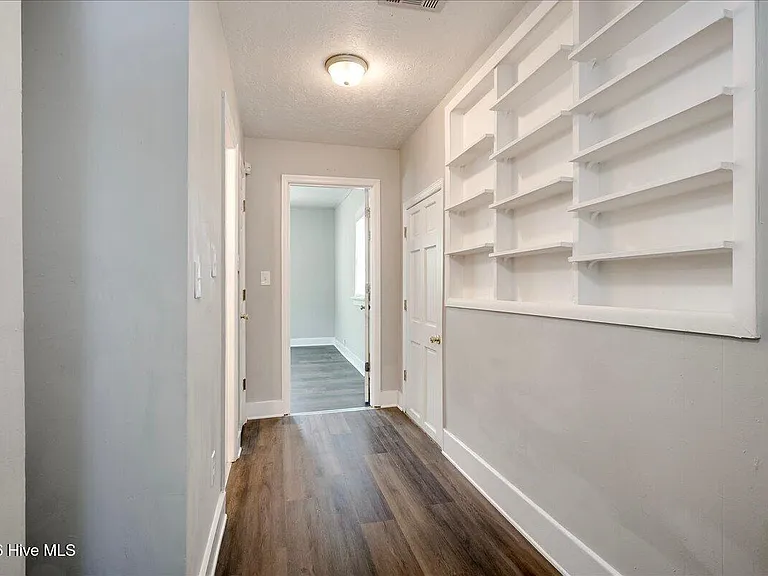 1736 Fenwick St — Photo 7