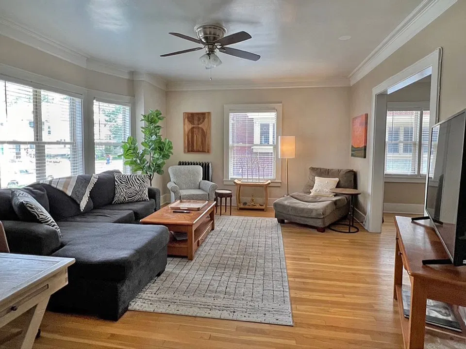 533 Livingston Ave NE