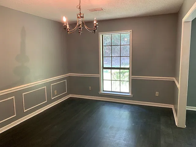 Large secluded 4 bedroom/2 bath in Blue Ridge Estates — Photo 3