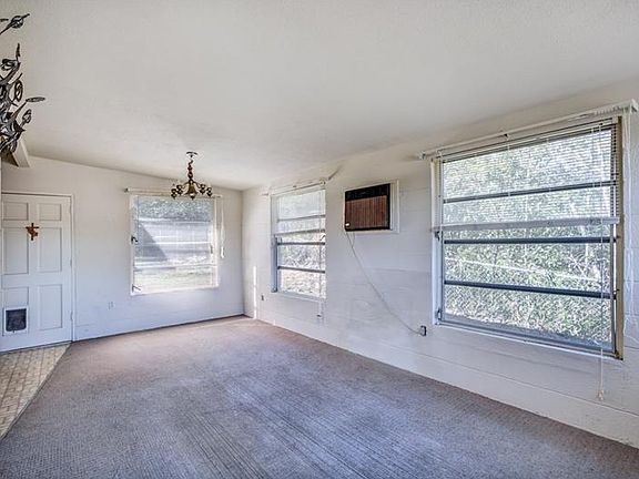 4th image of 209 E Palm St