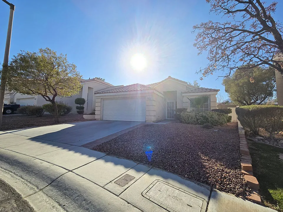 2417 Bloomington Dr