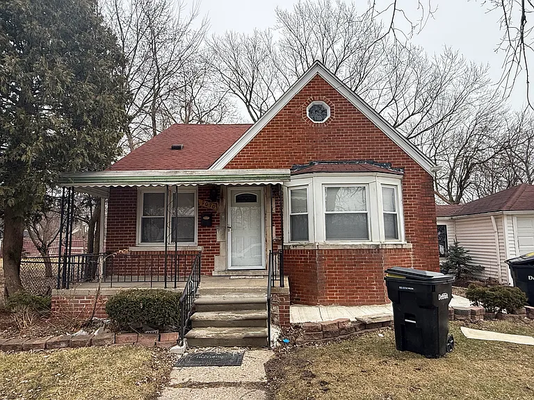9030 Plainview Ave — Photo 1
