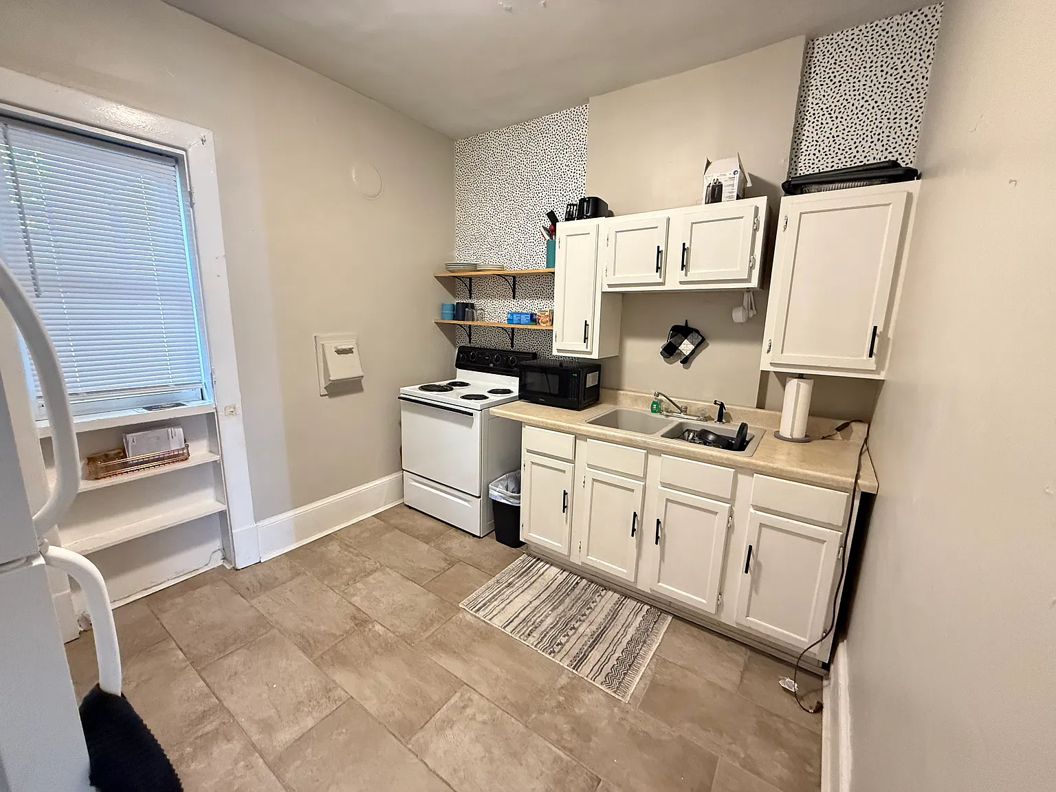 1 bed, 900 sqft, $1,050 — Photo 2