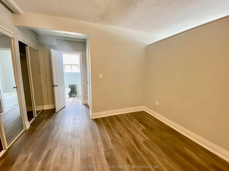 34 Erlesmere Ave #3 — Photo 9