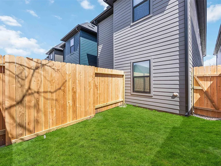 8013 Cora St #B — Photo 18