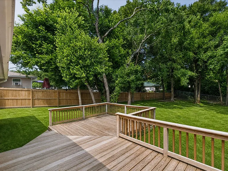213 Amellia Pl — Photo 21