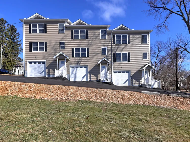 57 Bassett St — Photo 27