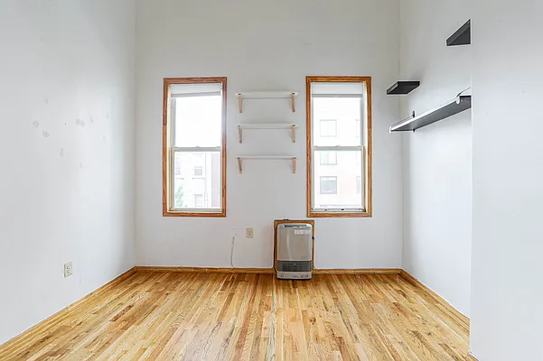 Rented by Pinn Realty | media 18