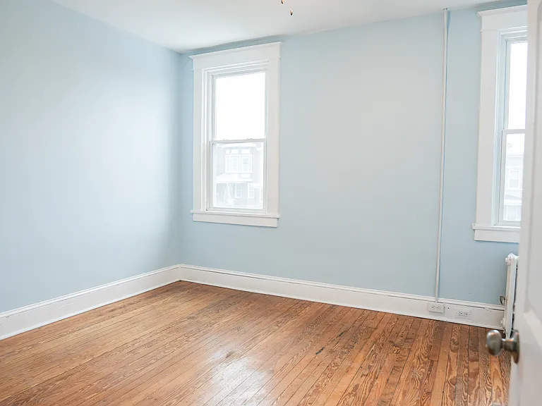 W Lexington St — Photo 15