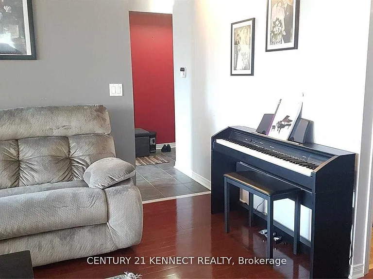 23 Oneida Cres #411 — Photo 21