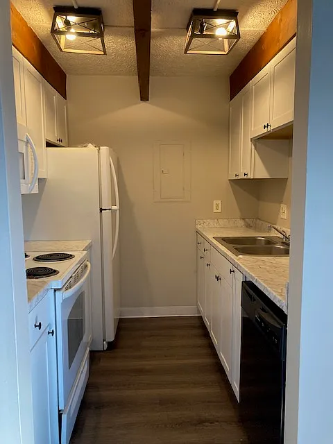 October Ridge — Photo 3