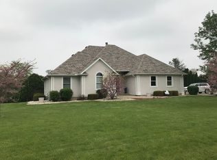 19 Oak Ridge Dr, La Salle, IL 61301