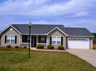 6 Long Pond Ct, Greer, SC 29651