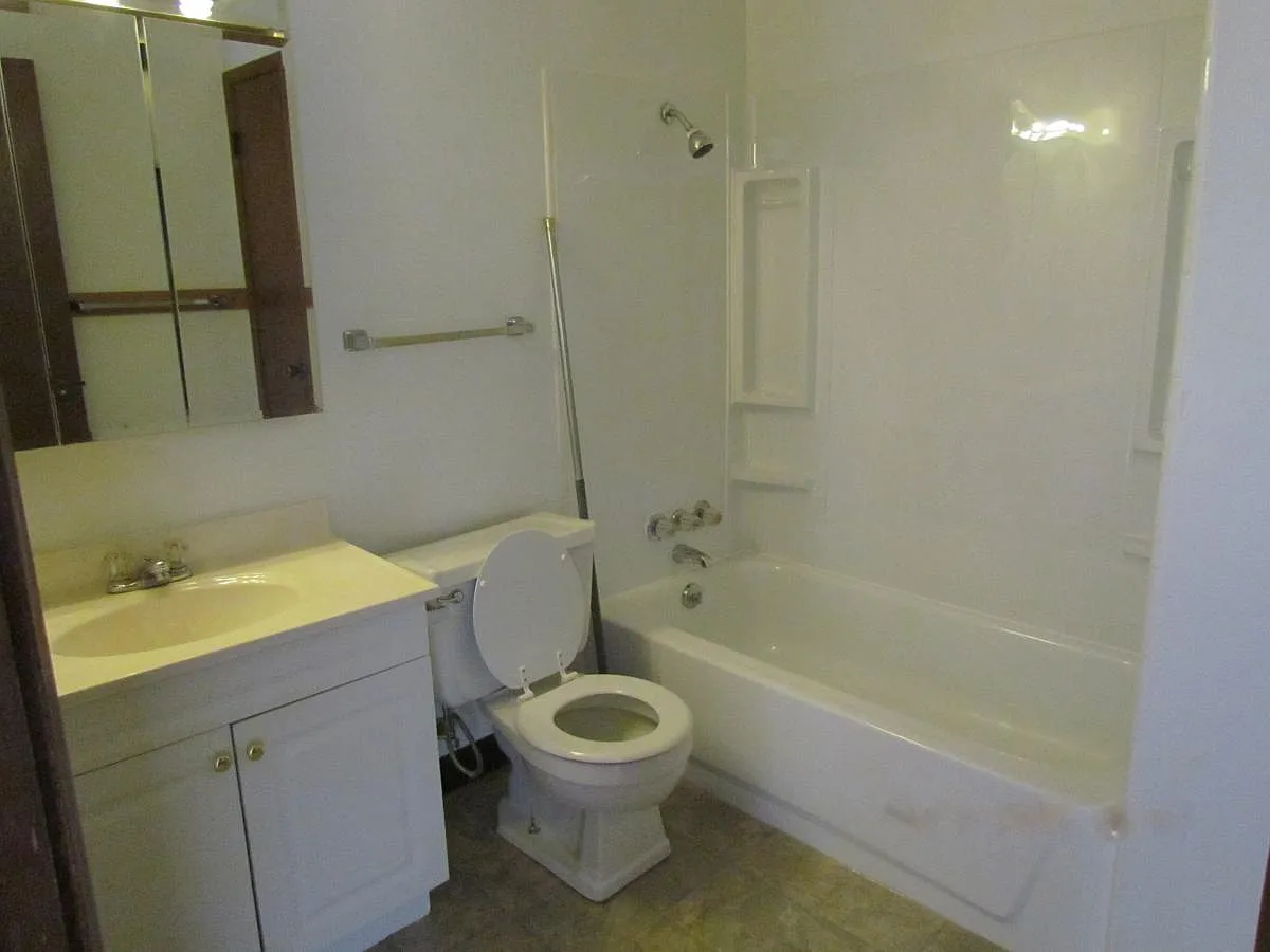 2 bed, $835 — Photo 4
