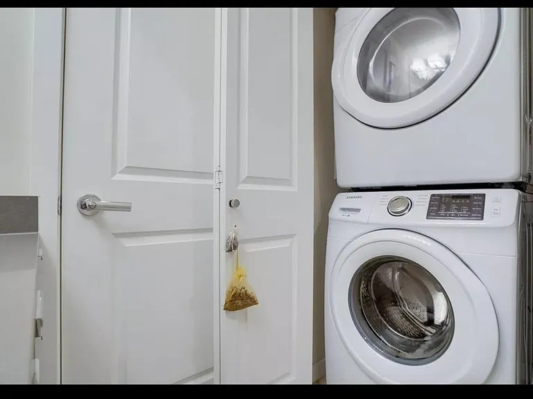 9877 University Cres #103 — Photo 10