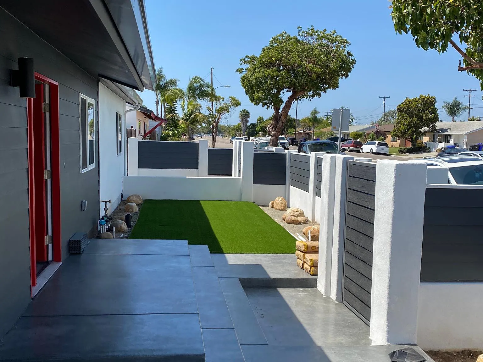 4212 Clairemont Dr — Photo 3