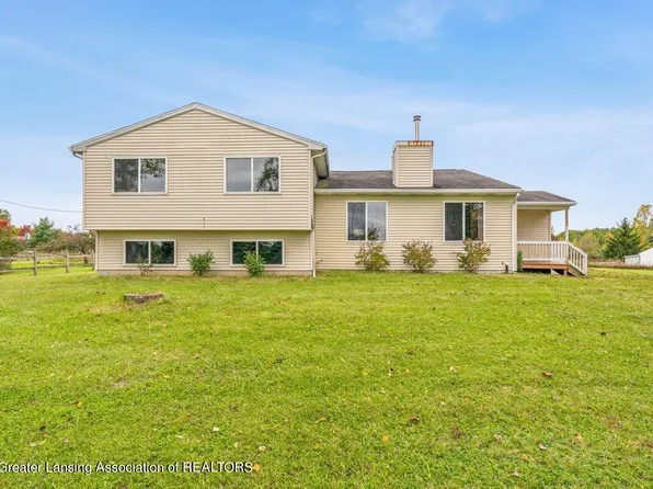 7404 S Chandler Rd, Saint Johns, MI 48879