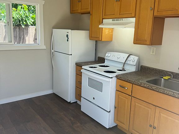 2nd image of 814 W 7th St #B