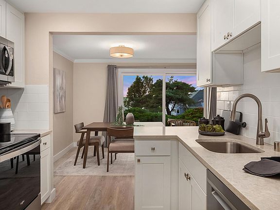 4th image of 10104 NE 60th St APT 112