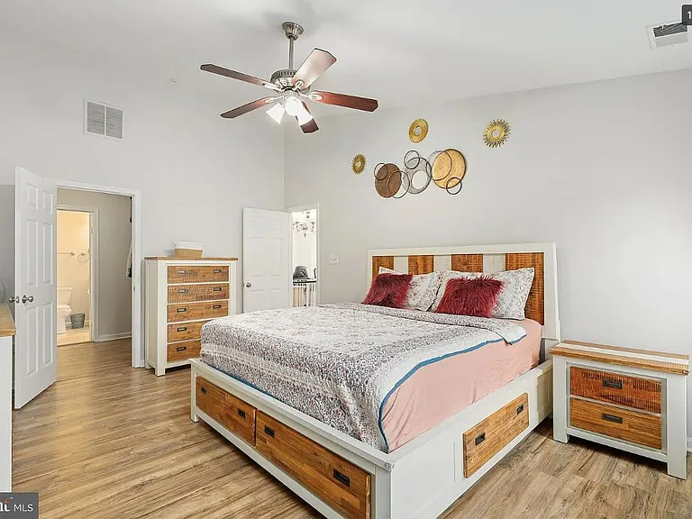 19114 Highstream Dr — Photo 17