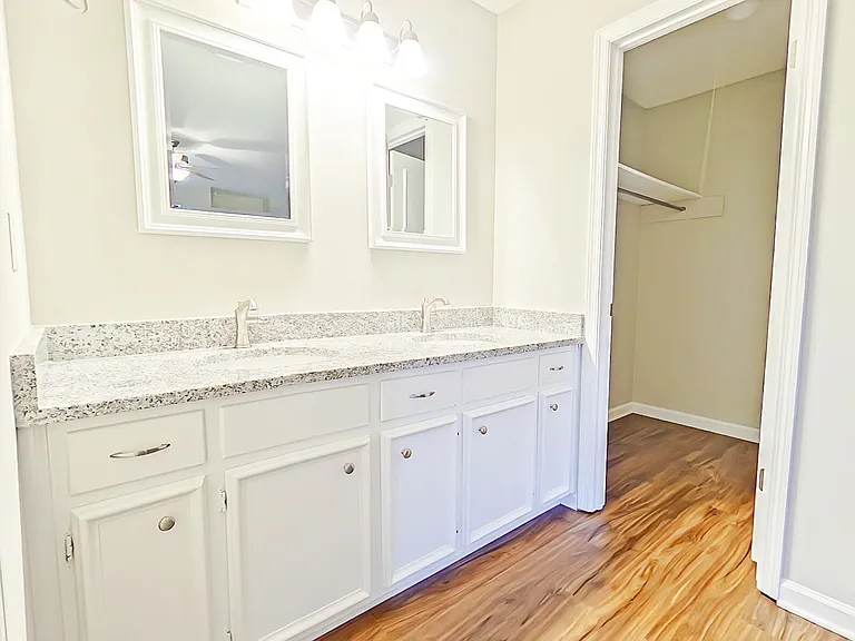 850 Brookfield Pkwy — Photo 7