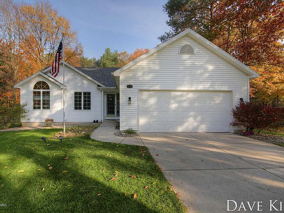 2nd image of 6122 Pineknoll Dr