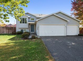 1579 Plum Creek Dr SE, Cambridge, MN 55008