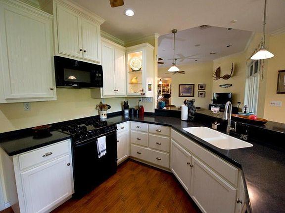 3rd image of 409 Cherry Hills Dr