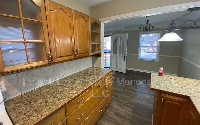 3 bed, 2.0 bath, 1460 sqft, $1,250 — Photo 4