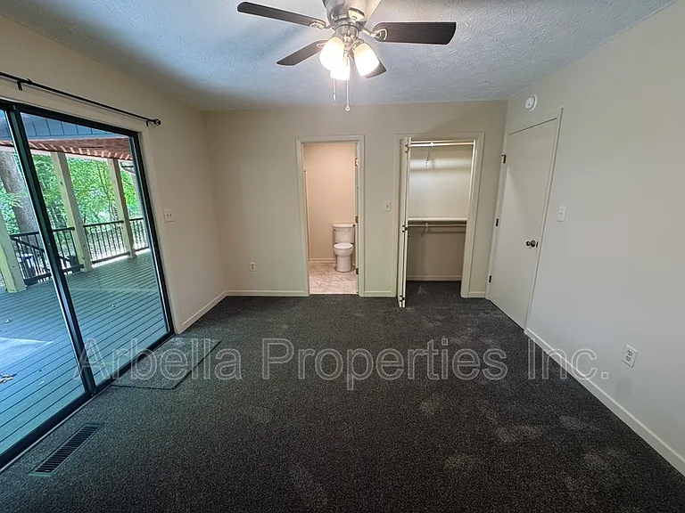 1029 Surmont Ct — Photo 18